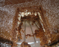 Bolo de chocolate com recheio de morango