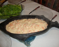 Salmão ao molho branco de camarão