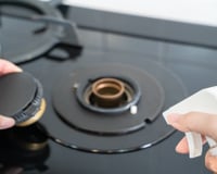 Especialistas em comportamento revelam: quem sempre limpa o fogão logo após cozinhar compartilha este traço de personalidade