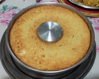 Bolo caramelizado de aipim com coco