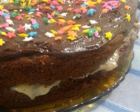 Pão de mel recheado no tamanho de bolo