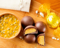 Trufa de maracujá na travessa só leva 4 INGREDIENTES e vai ser a sobremesa perfeita para qualquer hora