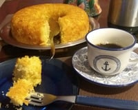 Bolo de mandioca simples e fofinho