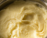 O maior erro que você pode cometer na hora de fazer purê de batatas é adicionar este ingrediente frio