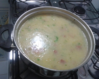 Sopa de mandioca prática e deliciosa