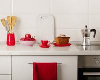 Cozinha vermelha: 5 acessórios e utensílios para compor a decoração do ambiente