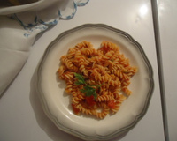 Macarrão de tomate e azeitona