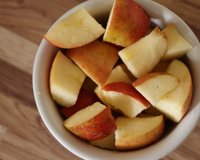 Por que você deveria comer uma fatia de maçã depois do almoço ou do jantar?