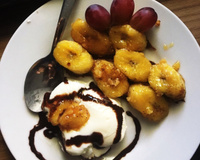 Banana caramelizada para sorvete