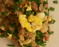 Baião de dois e ovo de galinha caipira