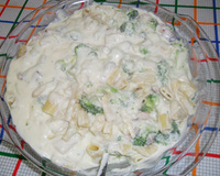 Macarrão com brócolis e creme branco