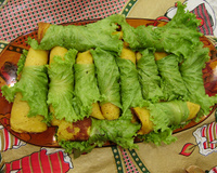 Salada verde com mini panqueca de cenoura