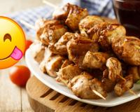 Como preparar um delicioso espetinho de frango no fogão para um almoço descontraído