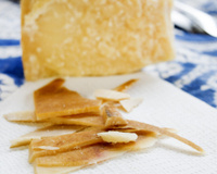 5 maneiras de aproveitar a casquinha dura do queijo parmesão (é uma mais deliciosa que a outra!)