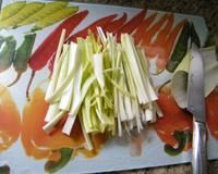 Filé de peixe à Julienne de legumes com molho de cream cheese