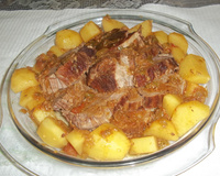 Lagarto assado na pressão com batatas