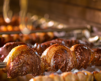 Dá para fazer churrasco dentro de casa no feriadão chuvoso se você seguir essas 4 dicas