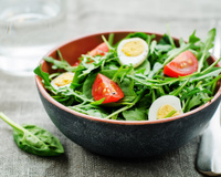 Bowl, saladeira e tigela: entenda a diferença entre os recipientes e confira dicas de como usar