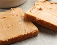 Veja o que acontece com seu corpo quando você come manteiga de amendoim todos os dias