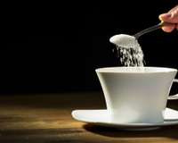Não adianta só cortar o açúcar do café: especialista explica que o problema está no açúcar que você não vê