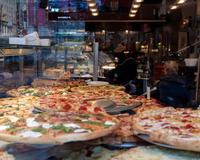 Cidade que nunca dorme produz quase 4 pizzas por segundo e tem os pizzaiolos mais premiados do Brasil