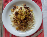 Macarrão com abobrinha e calabresa