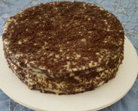 Torta de chocolate com recheio branco
