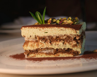 Sobremesa de rico fácil e rápida: esse tiramisù de pistache fica pronto em 15 minutos e fica divino