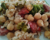 Risoto com calabresa e grão de bico