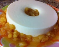 Manjar de coco com calda de abacaxi