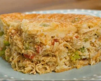 Tem frango sobrando na geladeira? Essa torta de liquidificador é a receita perfeita para uma refeição prática e saborosa