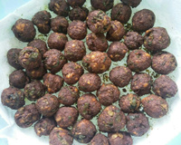 Bolinho de carne moída e escarola