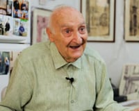 Joan Vaello, 100 anos: "Quando me levanto, sempre bebo um copo de água antes de comer qualquer coisa."
