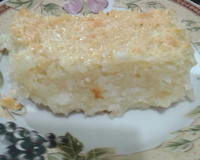 Bolo de aipim com creme de leite e leite condensado