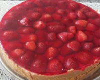 Torta de morango com biscoito de maizena