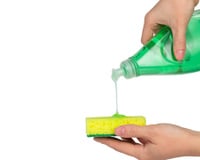 Com quantos anos você descobriu que o detergente pode render até 70% mais com um truque simples que está no rótulo?