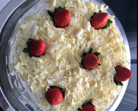 Bolo de leite ninho com chocolate branco