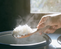 A panela de arroz indicada por Rita Lobo pode ser sua com 70% OFF e cupom exclusivo