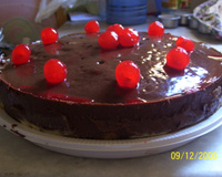 Bolo com cobertura de mousse de chocolate