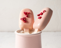 O picolé de bolo é a combinação que você não sabia que precisava fazer até agora!