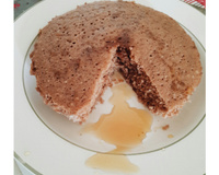 Bolo simples de caneca de micro-ondas