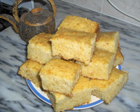 Bolo de fubá com creme de leite