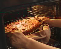 Há 7 anos que faço essa receita de arroz de forno e não enjoo nunca: é o almoço mais rápido e gostoso!