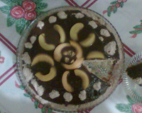 Bolo de pêssego com cobertura de chocolate