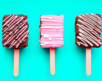 Brownie no palito de picolé: receita deliciosa para presentear ou fazer uma renda extra na Páscoa