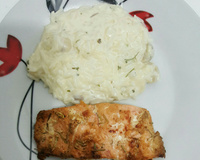 Salmão ao molho de alecrim com risoto à piemontese