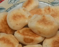 Sem ovo e sem trigo: pãozinho de tapioca de 3 ingredientes é surpreendentemente simples e gostoso