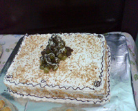 Bolo mousse de chocolate preto e branco com bombom