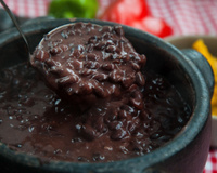 Feijão simples, fácil de fazer e muito delicioso para um almoço ou jantar bem saboroso