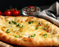 Pãozinho de queijo cottage recheado pro lanche ou café da manhã: massa pronta em 5 minutos